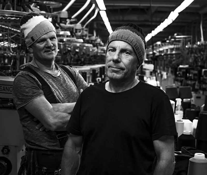 Seger zwei Arbeiter im Werksraum